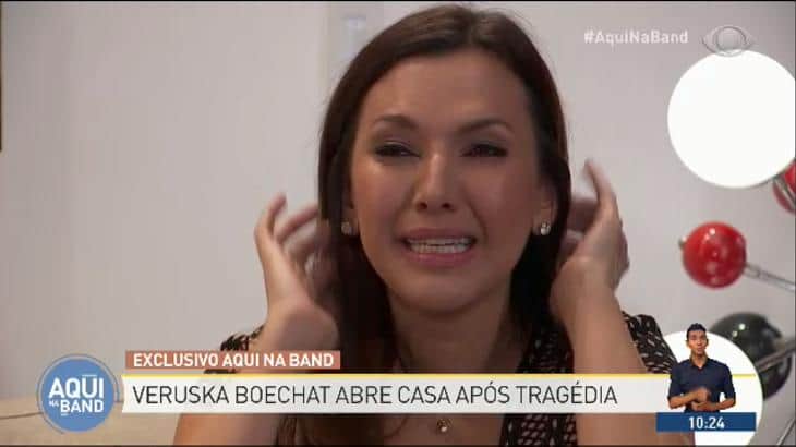 Veruska Seibel passou mal após assistir reportagem sobre o marido Ricardo Boechat (Foto: Reprodução/Band) Veruska Seibel passou mal após assistir reportagem sobre o marido Ricardo Boechat (Foto: Reprodução/Band)