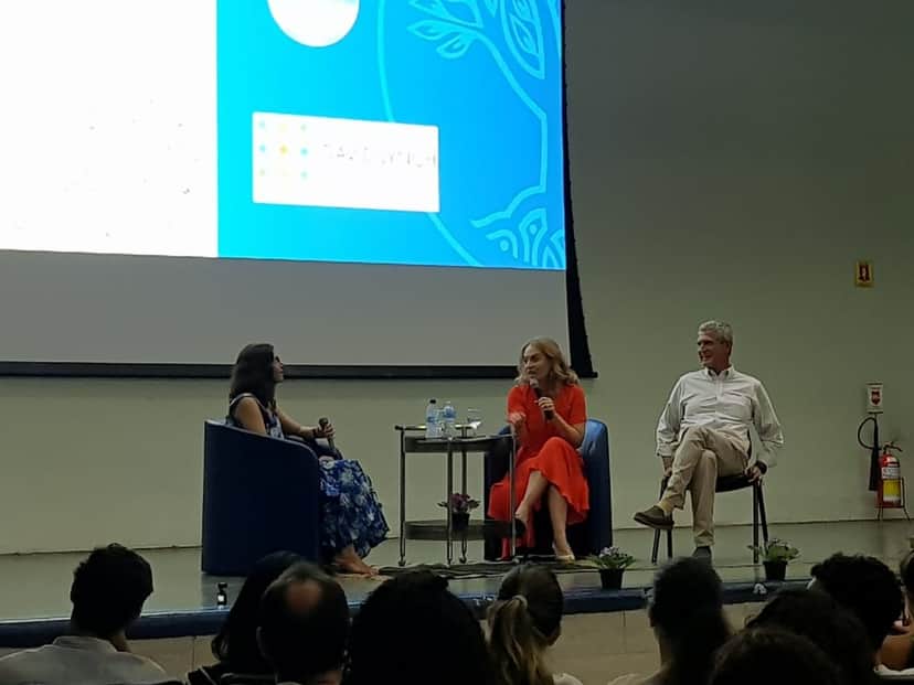 Angélica deu depoimentos para os amigos sobre a meditação transcendental Angélica deu depoimentos para os amigos sobre a meditação transcendental