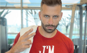 O ator Henri Castelli revelou que está há anos sem sexo (Foto: Divulgação) O ator Henri Castelli revelou que está há anos sem sexo (Foto: Divulgação)