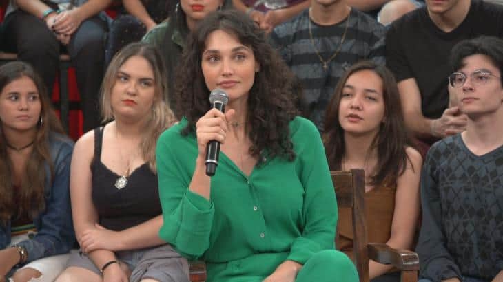 Débora Nascimento foi obrigada a falar de separação com José Loreto durante o Altas Horas na Globo Débora Nascimento foi obrigada a falar de separação com José Loreto durante o Altas Horas na Globo