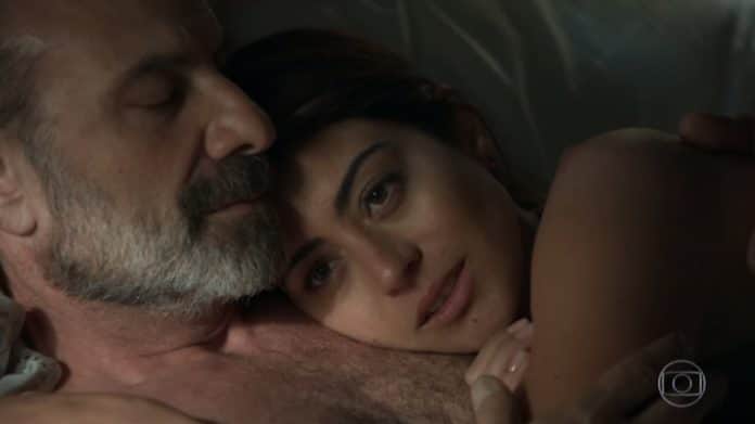 Elias (Marcos Ricca) vai para cama com Helena em Órfãos da Terra, novela das seis da Globo Elias (Marcos Ricca) vai para cama com Helena em Órfãos da Terra, novela das seis da Globo