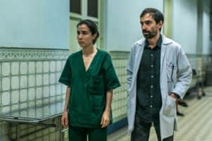 Evandro (Julio Andrade) e Carolina (Marjorie Estiano) em cena de Sob Pressão (Foto: Globo/Raquel Cunha) Evandro (Julio Andrade) e Carolina (Marjorie Estiano) em cena de Sob Pressão (Foto: Globo/Raquel Cunha)