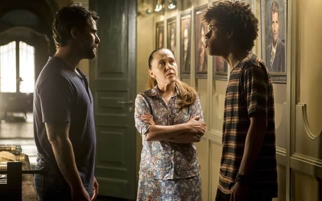 Gabriel (Bruno Gagliasso), Judith (Isabela Garcia) e Feijão (Cauê Campos) em O Sétimo Guardião (Foto: Globo/João Cotta) Gabriel (Bruno Gagliasso), Judith (Isabela Garcia) e Feijão (Cauê Campos) em O Sétimo Guardião (Foto: Globo/João Cotta)