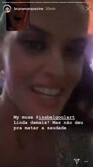 Izabel Goulart acorda Bruna Marquezine para ver Dua Lipa (Foto: Reprodução/Instagram) Izabel Goulart acorda Bruna Marquezine para ver Dua Lipa (Foto: Reprodução/Instagram)