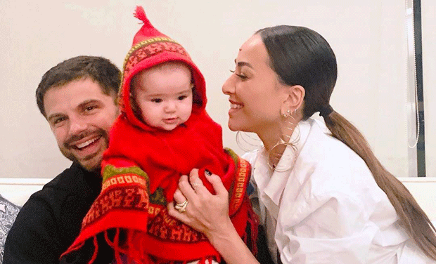 A apresentadora da Record Sabrina Sato, sua filha Zoe e o ator Duda Nagle, filho da apresentadora Leda Nagle (Foto: Divulgação) A apresentadora da Record Sabrina Sato, sua filha Zoe e o ator Duda Nagle, filho da apresentadora Leda Nagle (Foto: Divulgação)
