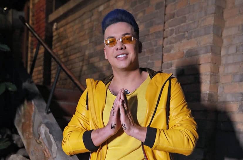 Wesley Safadão pinta cabelo e faz tatuagens falsas para gravação de clipe — Foto: Ederson Wesley Safadão pinta cabelo e faz tatuagens falsas para gravação de clipe — Foto: Ederson