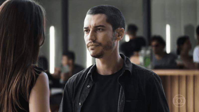 Camilo (Lee Taylor) e Fabiana (Nathalia Dill) em cena de A Dona do Pedaço (Foto: Reprodução/Globo) Camilo (Lee Taylor) e Fabiana (Nathalia Dill) em cena de A Dona do Pedaço (Foto: Reprodução/Globo)