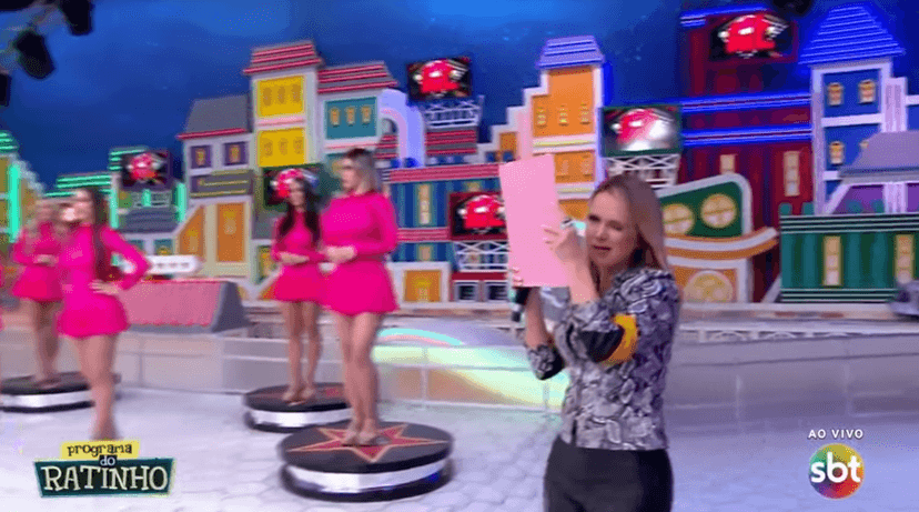 A apresentadora Eliana fez surpresa ao vivo no palco do Programa do Ratinho, no SBT. (Foto: Reprodução) A apresentadora Eliana fez surpresa ao vivo no palco do Programa do Ratinho, no SBT. (Foto: Reprodução)