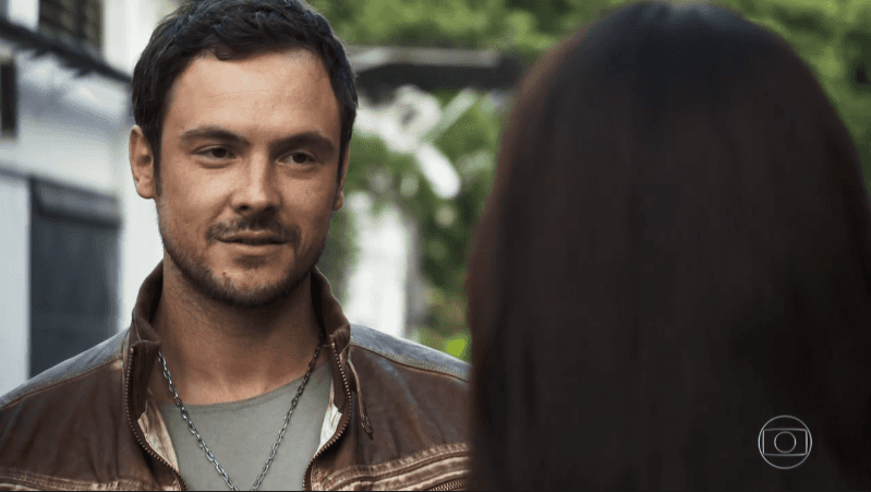 Chiclete (Sergio Guizé) e Vivi (Paolla Oliveira) em A Dona do Pedaço (Foto: Reprodução/Globo) Chiclete (Sergio Guizé) e Vivi (Paolla Oliveira) em A Dona do Pedaço (Foto: Reprodução/Globo)