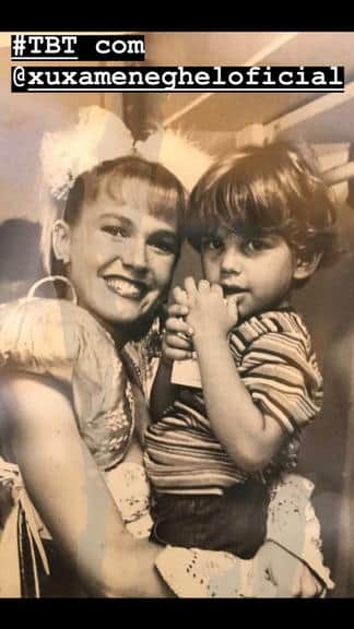 Duda Nagle no colo da apresentadora Xuxa Menehel quando novo (Foto: Reprodução/ Intaagram) Duda Nagle no colo da apresentadora Xuxa Menehel quando novo (Foto: Reprodução/ Intaagram)