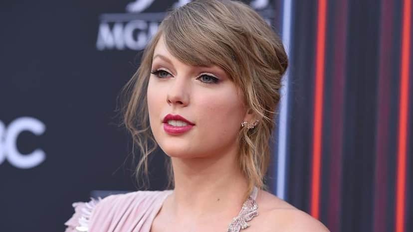 A cantora Taylor Swift está passando por um momento complicado em sua carreira profissional (Foto: Reprodução) A cantora Taylor Swift está passando por um momento complicado em sua carreira profissional (Foto: Reprodução)