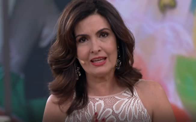 Fátima Bernardes sai do Encontro na Globo, explica situação e dá justificativa impensável: "pra recarregar" Foto: Reprodução Fátima Bernardes sai do Encontro na Globo, explica situação e dá justificativa impensável: "pra recarregar" Foto: Reprodução