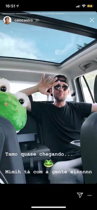 Caio Castro e seus amigos durante viagem (Imagem: Instagram) Caio Castro e seus amigos durante viagem (Imagem: Instagram)