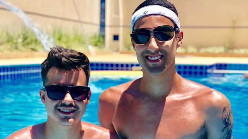 O jogador, Douglas Sousa e seu namorado Gabriel Campos (Imagem: Instagram) O jogador, Douglas Sousa e seu namorado Gabriel Campos (Imagem: Instagram)