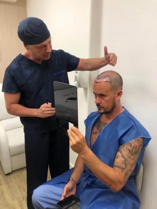 Paulo Vilhena e o médico Antonio Ruston contra a calvície (Foto: Reprodução/Instagram) Paulo Vilhena e o médico Antonio Ruston contra a calvície (Foto: Reprodução/Instagram)