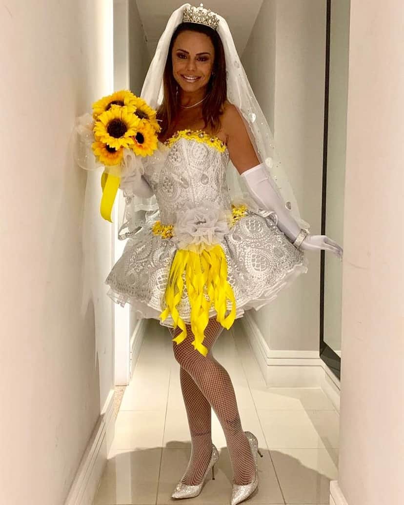 Viviane Araújo surgiu plena vestida de noiva (Foto: Reprodução/Instagram) Viviane Araújo surgiu plena vestida de noiva (Foto: Reprodução/Instagram)