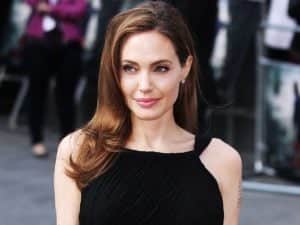 A atriz Angelina Jolie vai ajudar refugiados da Colômbia e Venezuela (Foto: Reprodução) A atriz Angelina Jolie vai ajudar refugiados da Colômbia e Venezuela (Foto: Reprodução)