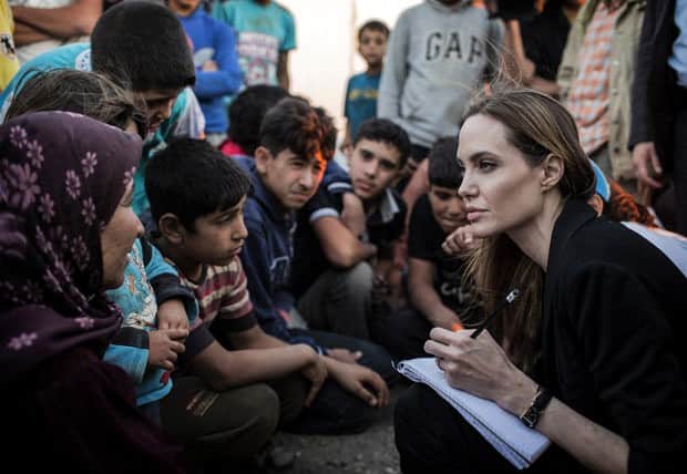 A atriz Angelina Jolie vai praticar uma boa ação n fronteira de Colômbia e Venezuela (Foto: Reprodução) A atriz Angelina Jolie vai praticar uma boa ação n fronteira de Colômbia e Venezuela (Foto: Reprodução)