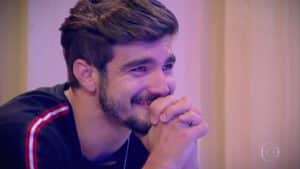 Caio Castro contou com lavação de roupa suja no palco do Tamanho Família da Globo Caio Castro contou com lavação de roupa suja no palco do Tamanho Família da Globo