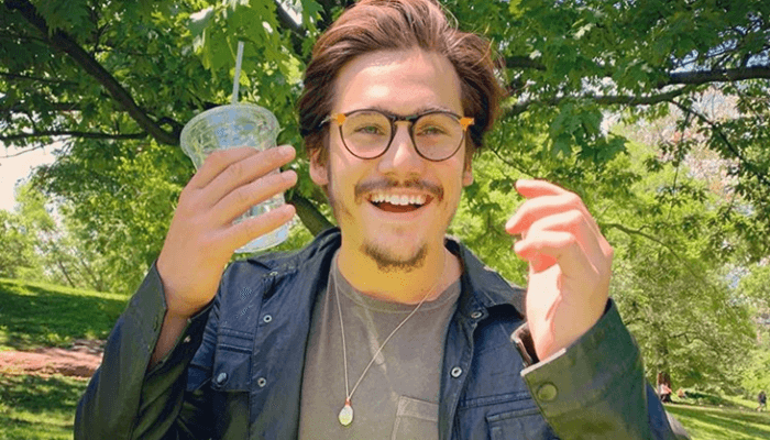 Nicolas Prattes como seu personagem em Flush (Foto: Reprodução/Instagram) Nicolas Prattes como seu personagem em Flush (Foto: Reprodução/Instagram)