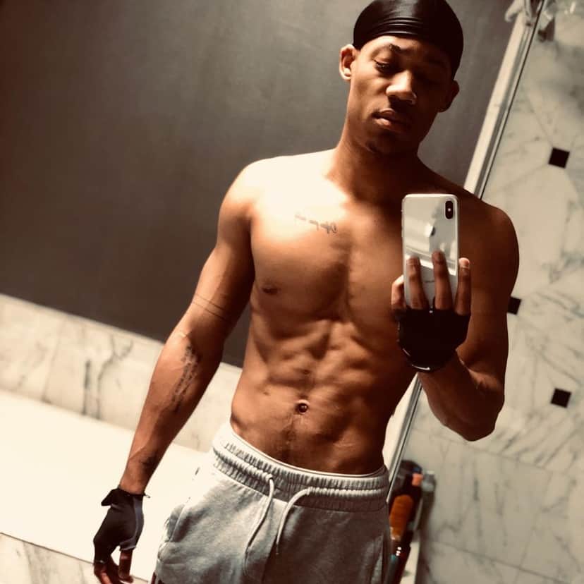 Corpo do ator Tyler James Williams da série Todo Mundo Odeia O Chris (Foto: Reprodução) Corpo do ator Tyler James Williams da série Todo Mundo Odeia O Chris (Foto: Reprodução)