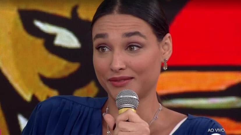 Atriz da Globo, Débora Nascimento vai aos prontos no Encontro com Fátima Bernardes, após relembrar assédio (Foto: Reprodução) Atriz da Globo, Débora Nascimento vai aos prontos no Encontro com Fátima Bernardes, após relembrar assédio (Foto: Reprodução)