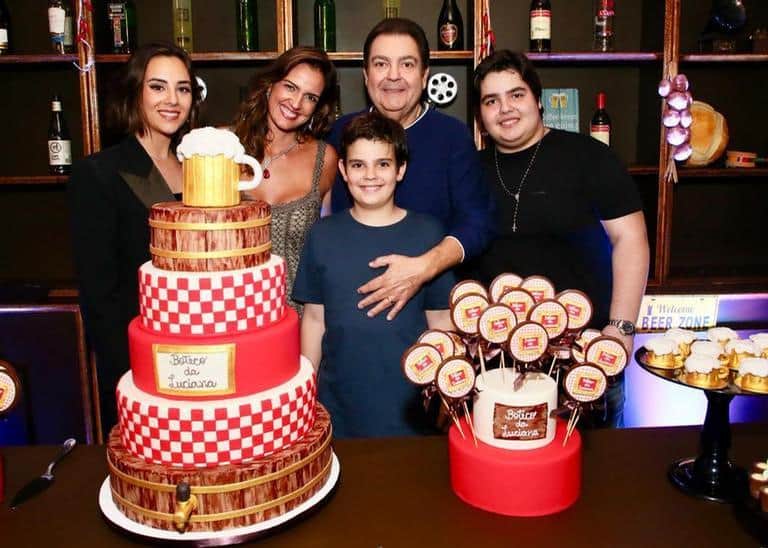 Faustão ao lado dos filhos (Foto: Reprodução) Faustão ao lado dos filhos (Foto: Reprodução)