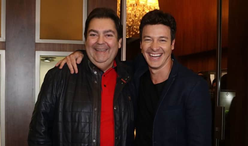 Rodrigo Faro e Faustão são apresentadores de programas dominicais na Record e na Globo Rodrigo Faro e Faustão são apresentadores de programas dominicais na Record e na Globo