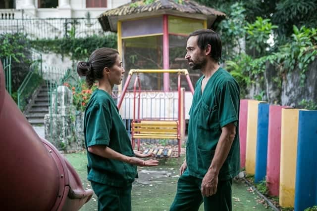 Carolina (Marjorie Estiano) e Evandro (Julio Andrade) em cena de Sob Pressão (Foto: Globo/Raquel Cunha) Carolina (Marjorie Estiano) e Evandro (Julio Andrade) em cena de Sob Pressão (Foto: Globo/Raquel Cunha)