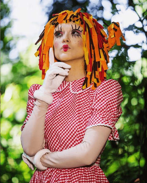 Isabelle Drummond como Emília 13 anos depois (Foto: Reprodução/ Instagram) Isabelle Drummond como Emília 13 anos depois (Foto: Reprodução/ Instagram)