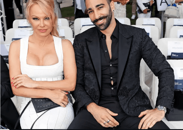 Pamela Anderson citou cada agressão e cada traição de Adil Rami (Foto: Reprodução) Pamela Anderson citou cada agressão e cada traição de Adil Rami (Foto: Reprodução)