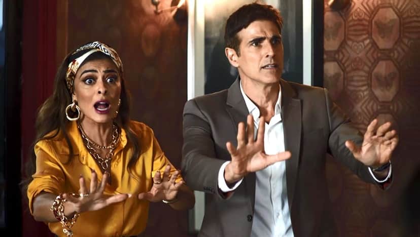 Maria da Paz (Juliana Paes) e Régis (Reynaldo Gianecchini) presenciam assalto à confeitaria, em 'A Dona do Pedaço' — Foto: TV Globo Maria da Paz (Juliana Paes) e Régis (Reynaldo Gianecchini) presenciam assalto à confeitaria, em 'A Dona do Pedaço' — Foto: TV Globo