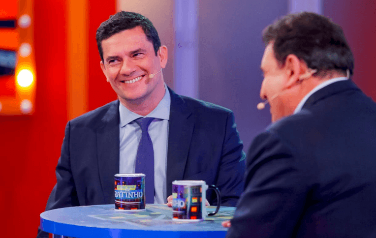 Ratinho disse que Sergio Moro é o "único herói do Brasil" (Reprodução: SBT) Ratinho disse que Sergio Moro é o "único herói do Brasil" (Reprodução: SBT)