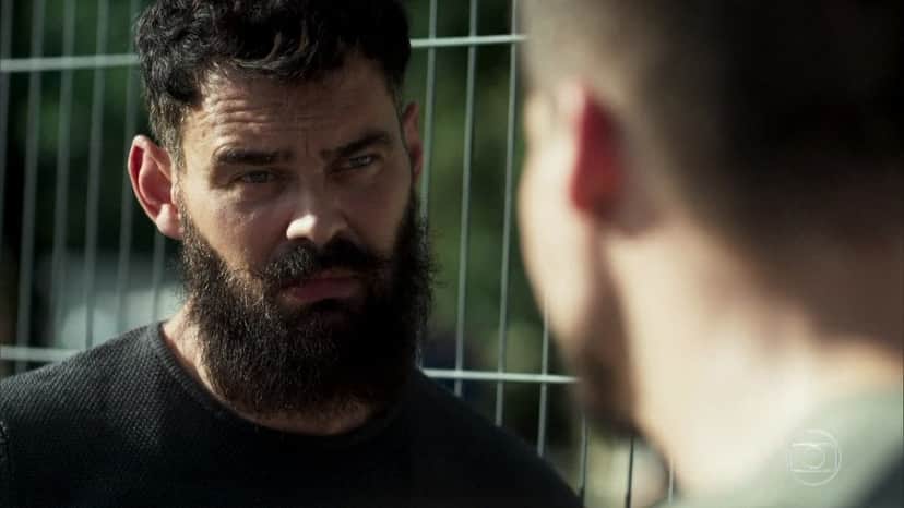 Paul (Carmo Dalla Vecchia) em cena na novela das seis da Globo Órfãos da Terra