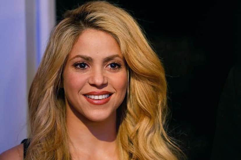 Além de cantora, Shakira vem mostrando seu talento na construção de biquínis (Foto: Reprodução) Além de cantora, Shakira vem mostrando seu talento na construção de biquínis (Foto: Reprodução)
