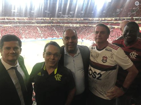 Bolsonaro Moro e outros políticos curtindo o jogo CSA x Flamengo (Foto: Twitter) Bolsonaro Moro e outros políticos curtindo o jogo CSA x Flamengo (Foto: Twitter)