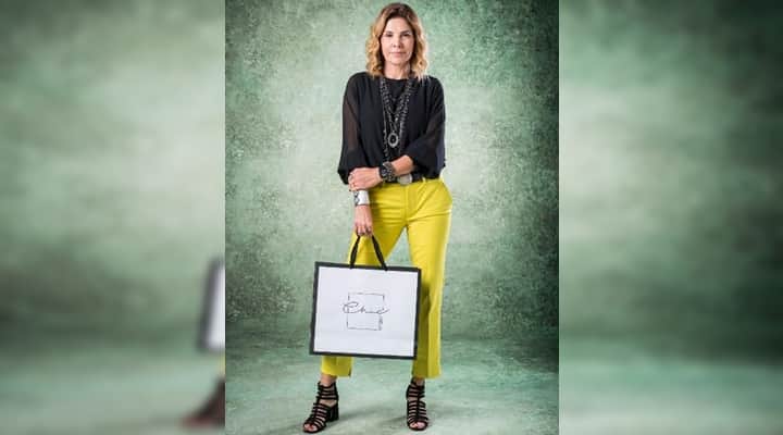 Helena Fernandes caracterizada para Bom Sucesso. (Foto: Montagem/João Cotta/TV Globo) Helena Fernandes caracterizada para Bom Sucesso. (Foto: Montagem/João Cotta/TV Globo)