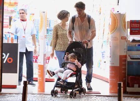 José Loreto passeia com a filha, Bella José Loreto passeia com a filha, Bella Foto: EXTRA José Loreto passeia com a filha, Bella José Loreto passeia com a filha, Bella Foto: EXTRA