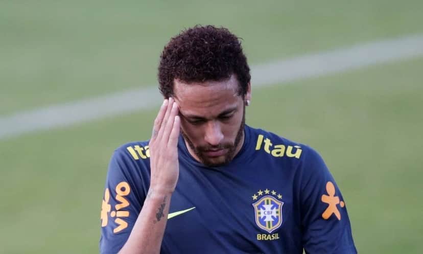 O jogador Neymar durante treino (Foto: Ricardo Moraes / Reuters) O jogador Neymar durante treino (Foto: Ricardo Moraes / Reuters)