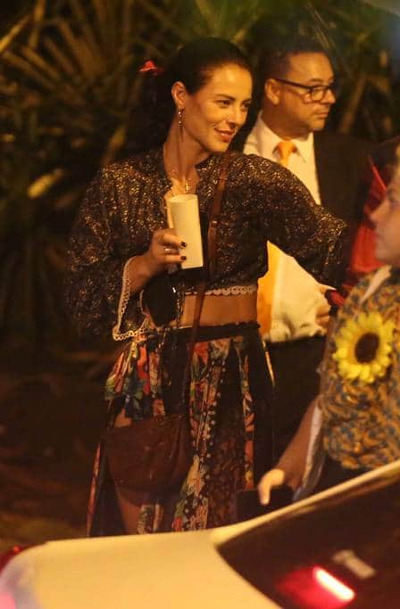 Paolla Oliveira chegou na festa e logo depois Joaquim Lopes foi embora Paolla Oliveira chegou na festa e logo depois Joaquim Lopes foi embora