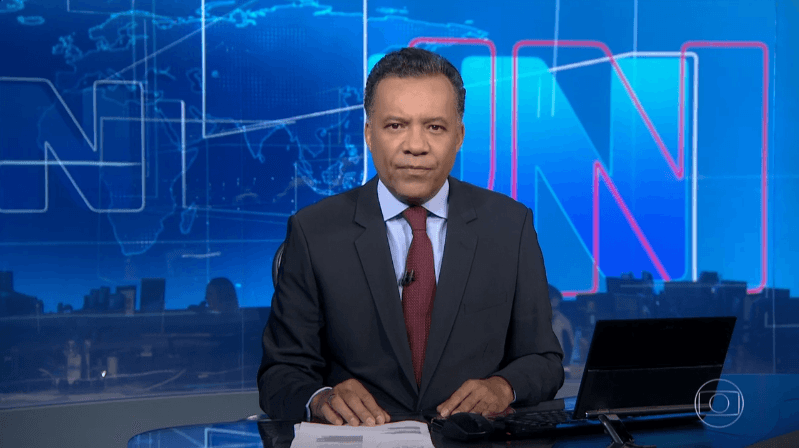 Heraldo Pereira no comando do Jornal Nacional (Foto: Reprodução/Globo) Heraldo Pereira no comando do Jornal Nacional (Foto: Reprodução/Globo)