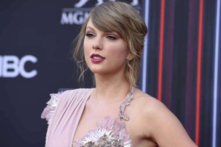 A cantora Taylor Swift criou uma grande polêmica (Foto: Reprodução) A cantora Taylor Swift criou uma grande polêmica (Foto: Reprodução)