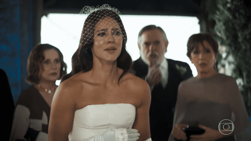 Vivi (Paolla Oliveira) foi humilhada no casamento e rendeu recorde de audiência à novela A Dona do Pedaço (Foto: Reprodução/Globo) Vivi (Paolla Oliveira) foi humilhada no casamento e rendeu recorde de audiência à novela A Dona do Pedaço (Foto: Reprodução/Globo)