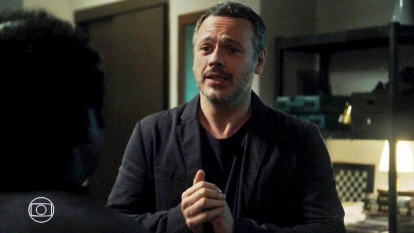 Almeidinha teve o seu segredo revelado na novela Órfãos da Terra, da Globo. (Foto: Reprodução) Almeidinha teve o seu segredo revelado na novela Órfãos da Terra, da Globo. (Foto: Reprodução)