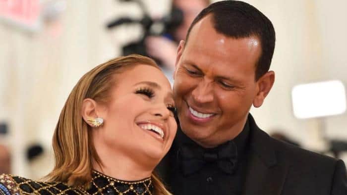 Jennifer Lopez e seu noivo Alex Rodriguez (Foto: Reprodução) Jennifer Lopez e seu noivo Alex Rodriguez (Foto: Reprodução)