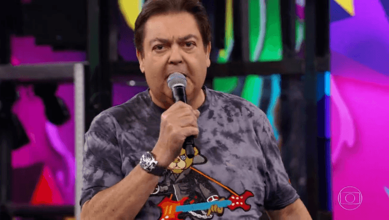 Faustão no comando do Domingão, que entrará no ar antes e será mais curto por causa do futebol (Foto: Reprodução/Globo) Faustão no comando do Domingão, que entrará no ar antes e será mais curto por causa do futebol (Foto: Reprodução/Globo)