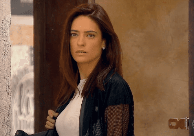 Débora (Lisandra Cortez) em cena na novela As Aventuras de Poliana, do SBT. (Foto: Reprodução) Débora (Lisandra Cortez) em cena na novela As Aventuras de Poliana, do SBT. (Foto: Reprodução)