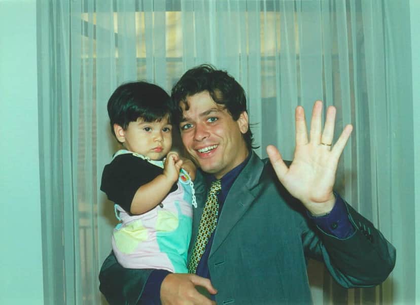 O garotinho no colo de Fábio Assunção nos bastidores da novela Por Amor, da Globo. (Foto: Reprodução/Globo) O garotinho no colo de Fábio Assunção nos bastidores da novela Por Amor, da Globo. (Foto: Reprodução/Globo)