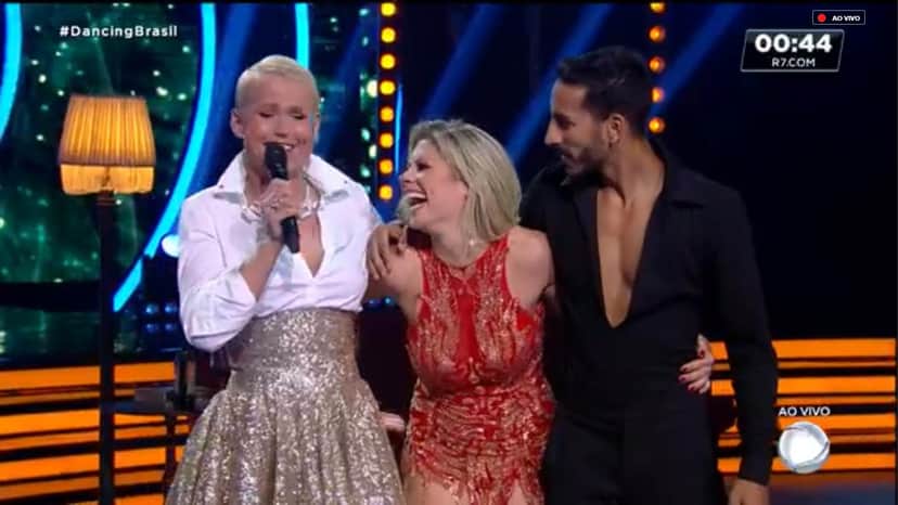 Xuxa Meneghel ao lado e Catia Paganote no reality show Dancing Brasil 5, da Record. (Foto: Reprodução) Xuxa Meneghel ao lado e Catia Paganote no reality show Dancing Brasil 5, da Record. (Foto: Reprodução)