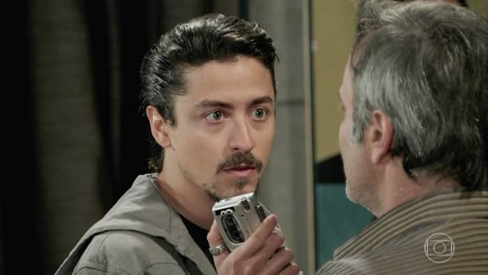 Jerônimo (Jesuíta Barbosa) em cena de Verão 90 (Foto: Reprodução/Globo) Jerônimo (Jesuíta Barbosa) em cena de Verão 90 (Foto: Reprodução/Globo)